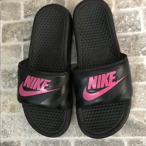Black and pink nike slides